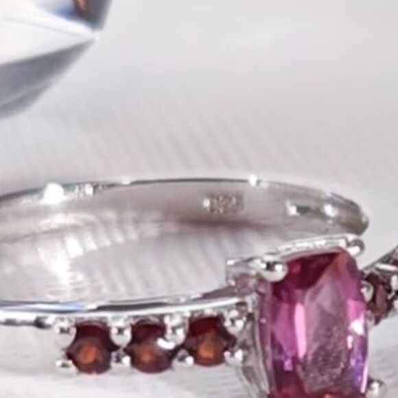 Bixbite and Garnet Ring Size 8 - Picture 6 of 8